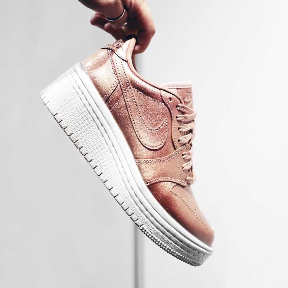 NEW ✨ NIKE WOMENS AIR JORDAN LOW • LIFTED SZ 10